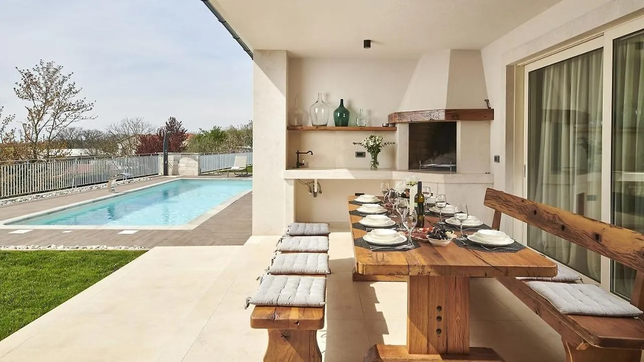 Guest house Villa Grgo Tinjan