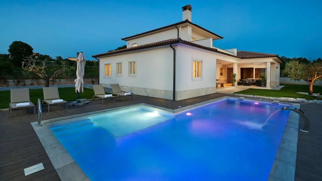 Villa Grgo Tinjan 0*,  Croatia